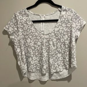 Forever 21 cropped V-neck T-shirt, animal print, design size medium